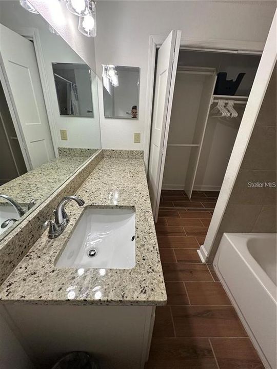For Rent: $1,100 (1 beds, 1 baths, 420 Square Feet)