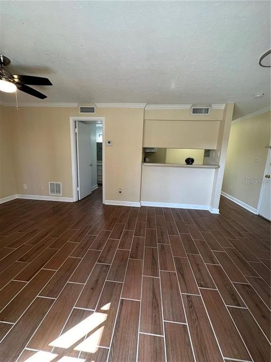 For Rent: $1,100 (1 beds, 1 baths, 420 Square Feet)