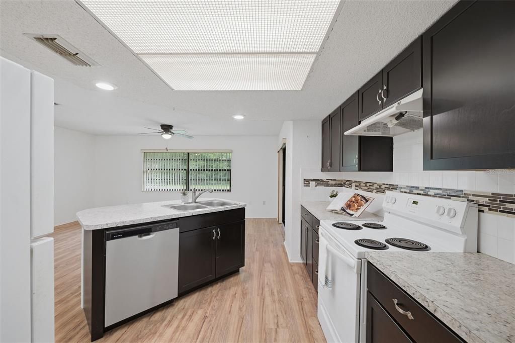 En Venta: $224,999 (2 camas, 2 baños, 1495 Pies cuadrados)