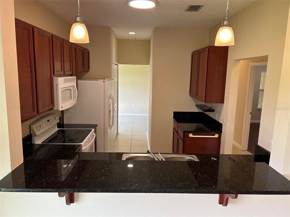 В аренду: $2,400 (3 спален, 3 ванн, 1195 Квадратных фут)