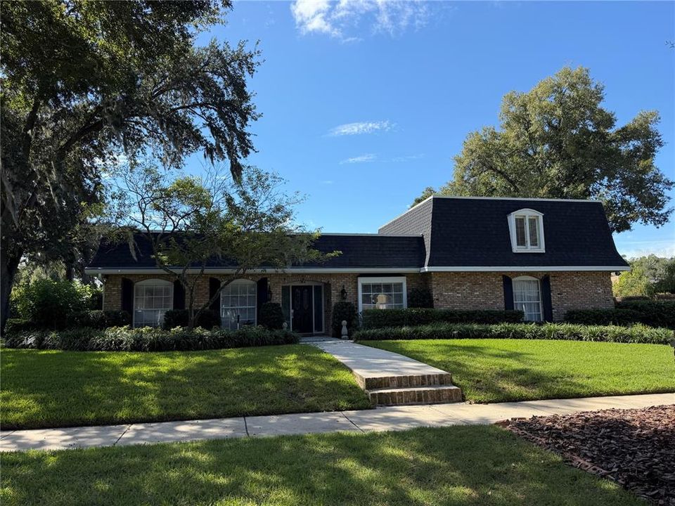 For Sale: $1,050,000 (5 beds, 4 baths, 3350 Square Feet)