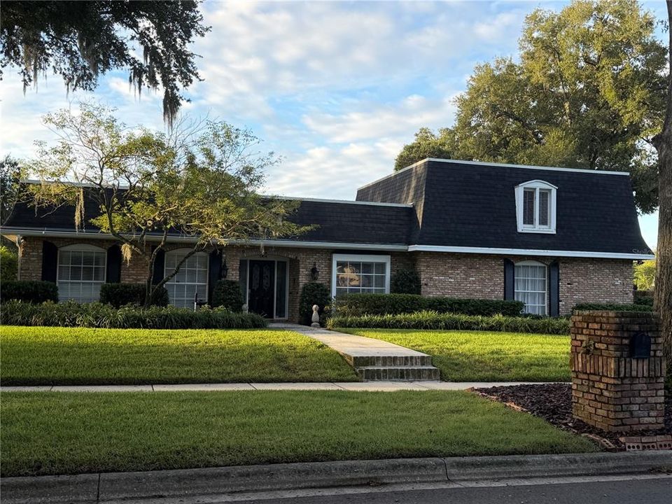 For Sale: $1,050,000 (5 beds, 4 baths, 3350 Square Feet)