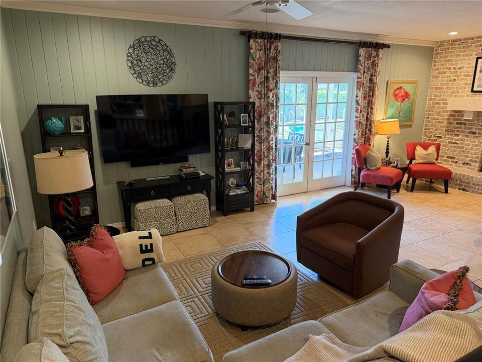 For Sale: $1,050,000 (5 beds, 4 baths, 3350 Square Feet)
