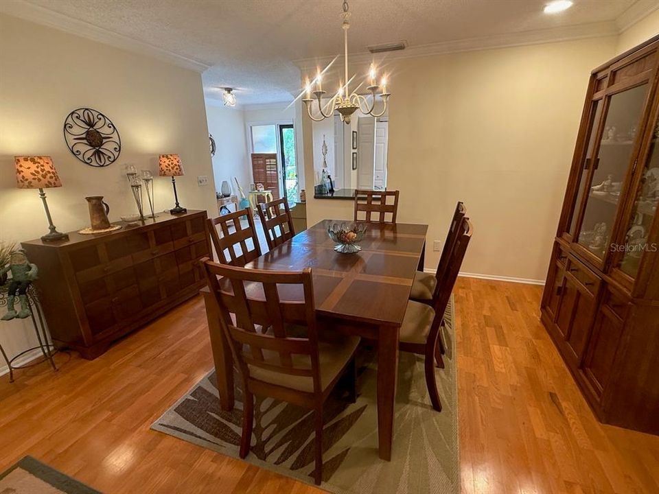 For Sale: $289,000 (3 beds, 2 baths, 1298 Square Feet)