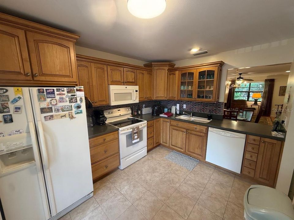For Sale: $289,000 (3 beds, 2 baths, 1298 Square Feet)