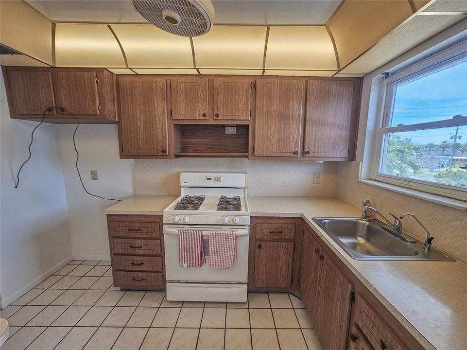 На продажу: $120,000 (1 спален, 1 ванн, 1060 Квадратных фут)