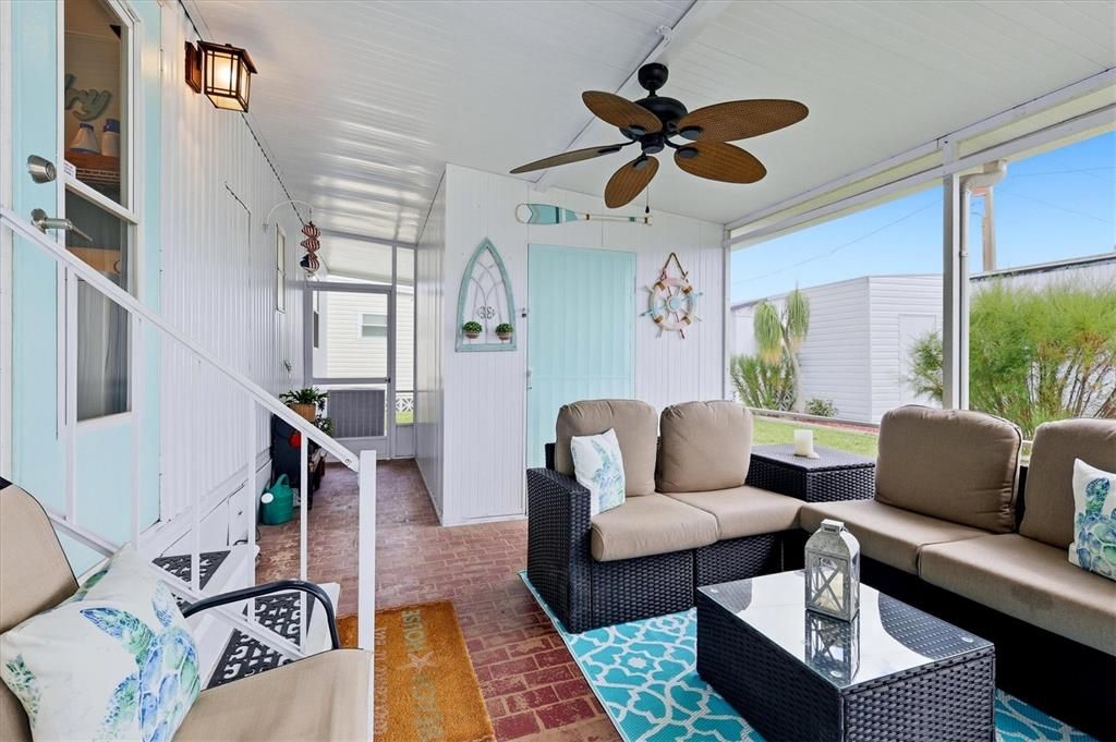 For Sale: $149,900 (3 beds, 2 baths, 1104 Square Feet)