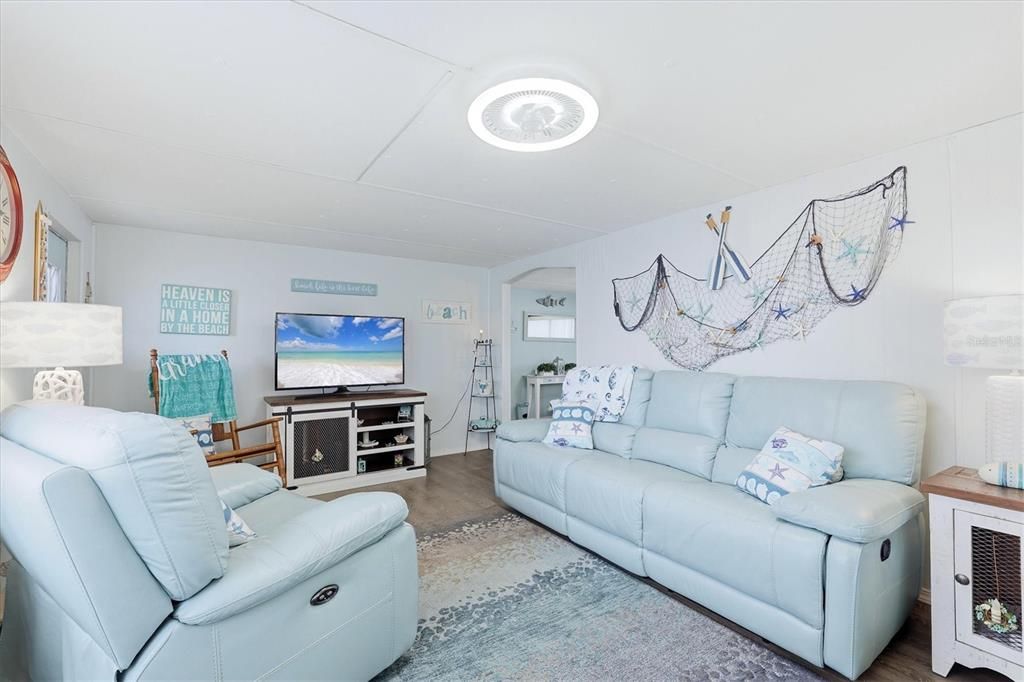 For Sale: $149,900 (3 beds, 2 baths, 1104 Square Feet)