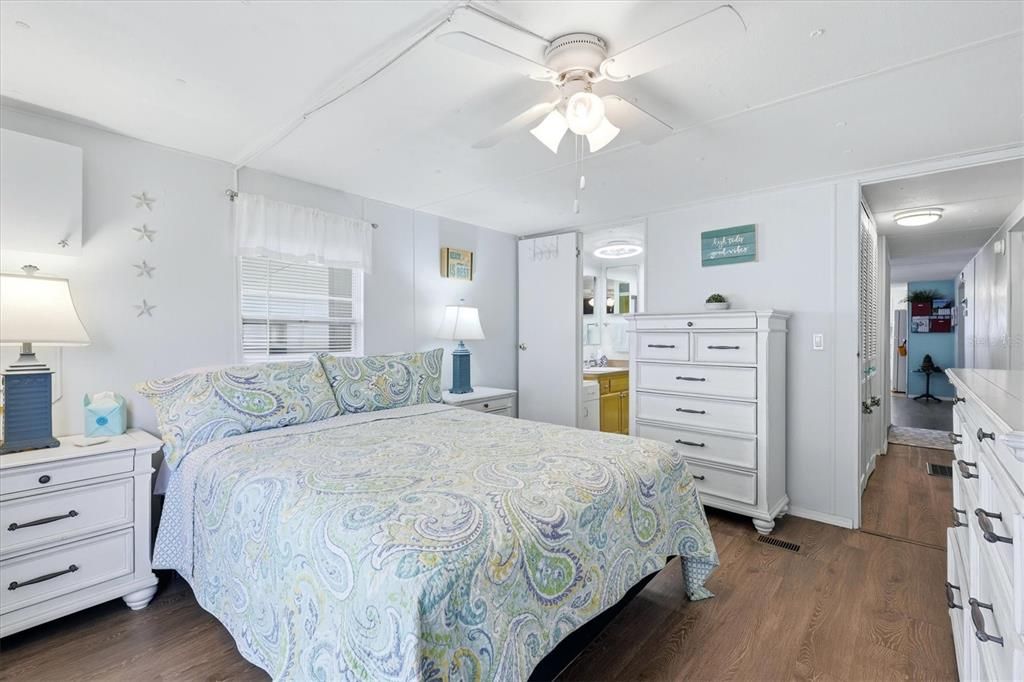 For Sale: $149,900 (3 beds, 2 baths, 1104 Square Feet)