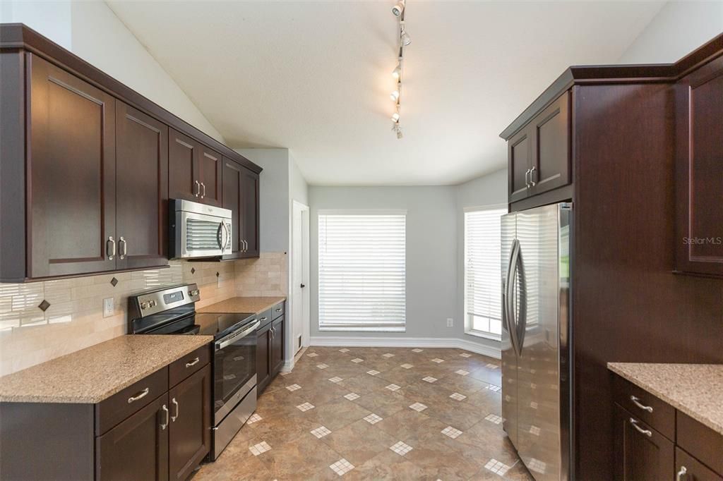 For Rent: $2,900 (4 beds, 2 baths, 1762 Square Feet)