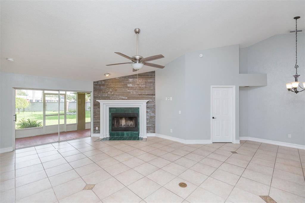 For Rent: $2,900 (4 beds, 2 baths, 1762 Square Feet)