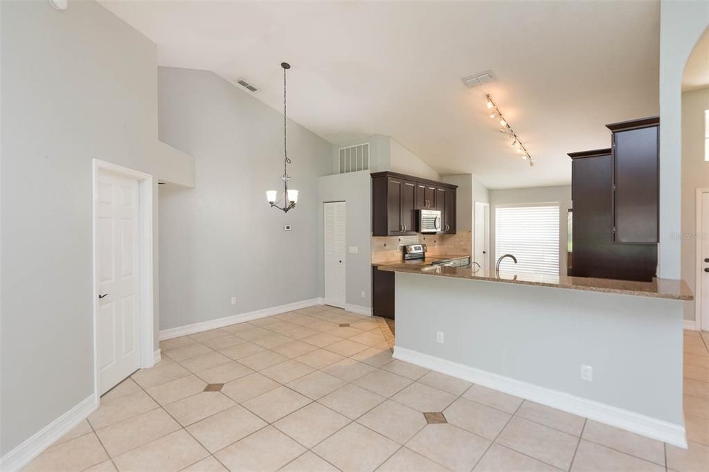 For Rent: $2,900 (4 beds, 2 baths, 1762 Square Feet)