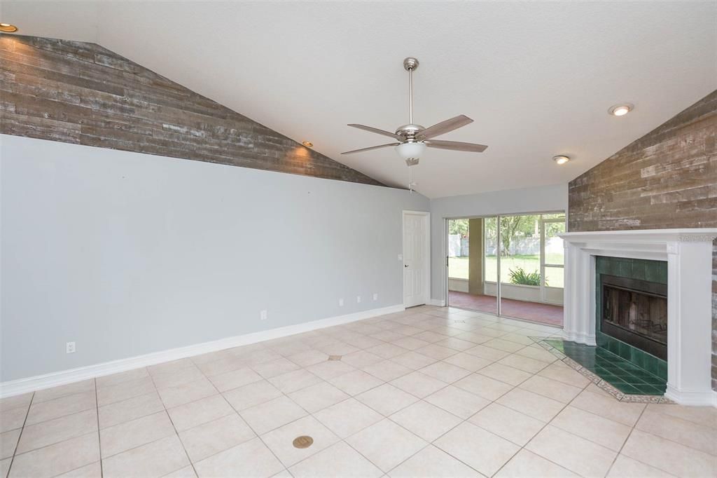 For Rent: $2,900 (4 beds, 2 baths, 1762 Square Feet)