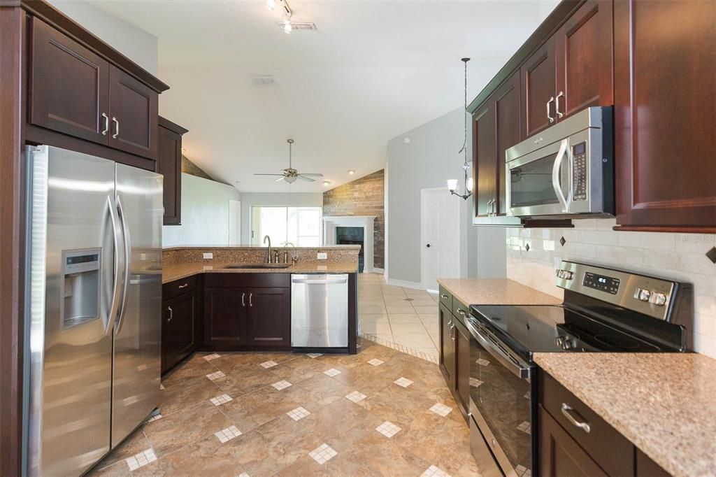 For Rent: $2,900 (4 beds, 2 baths, 1762 Square Feet)