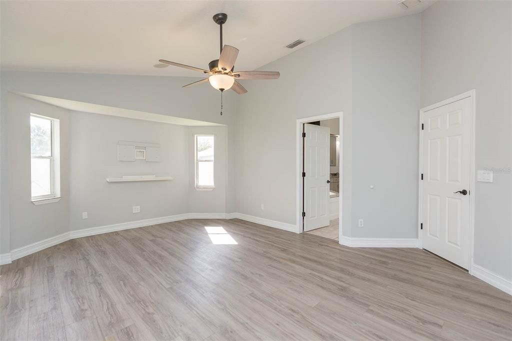 For Rent: $2,900 (4 beds, 2 baths, 1762 Square Feet)