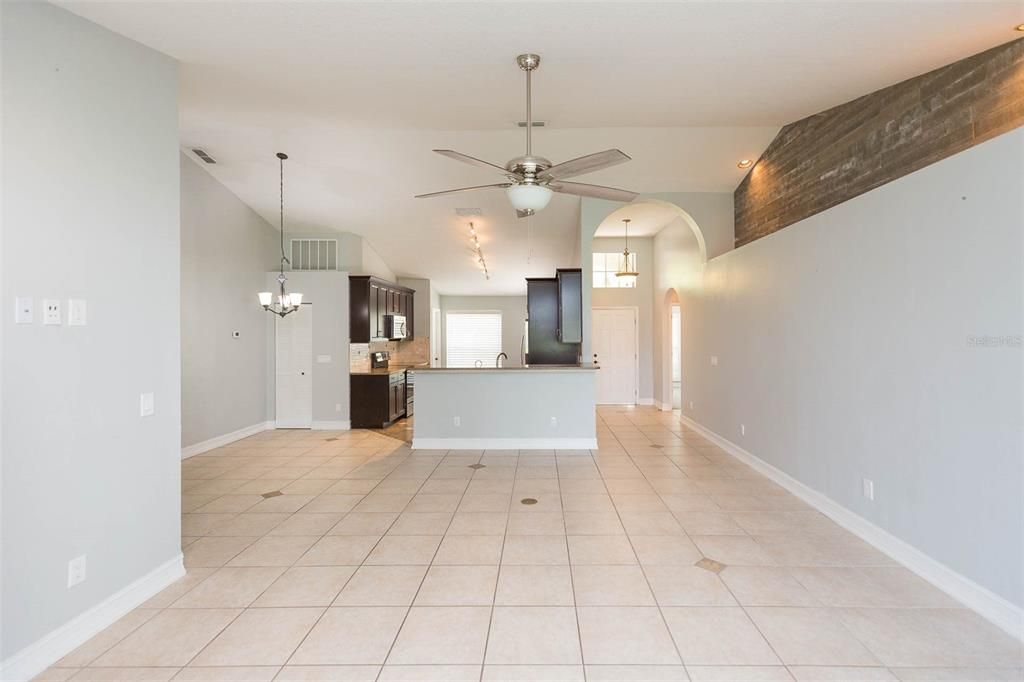 For Rent: $2,900 (4 beds, 2 baths, 1762 Square Feet)