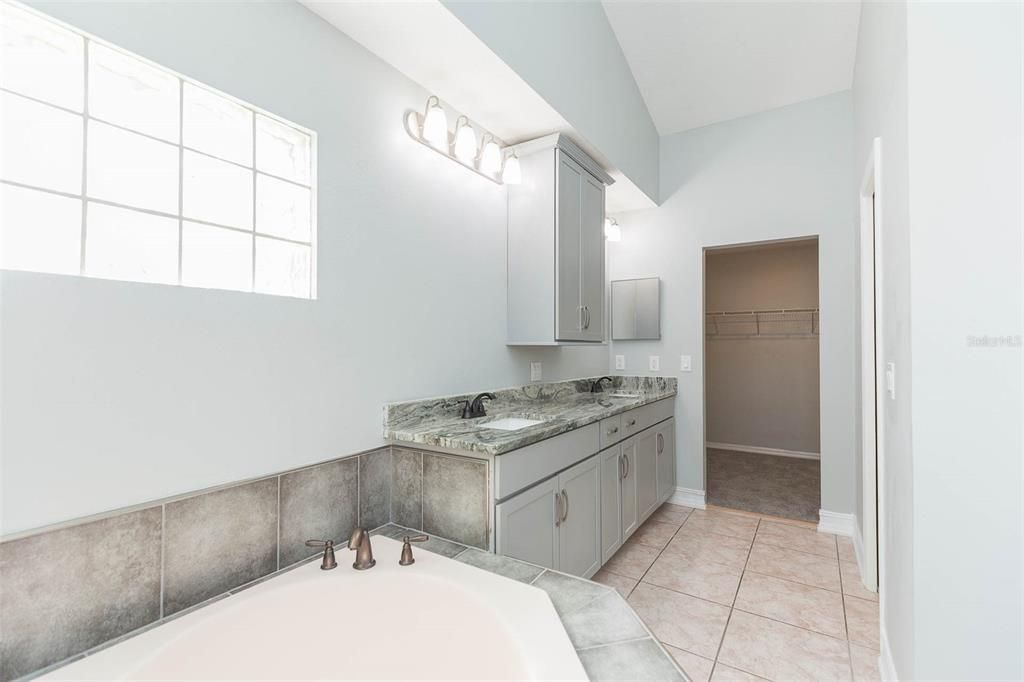 For Rent: $2,900 (4 beds, 2 baths, 1762 Square Feet)