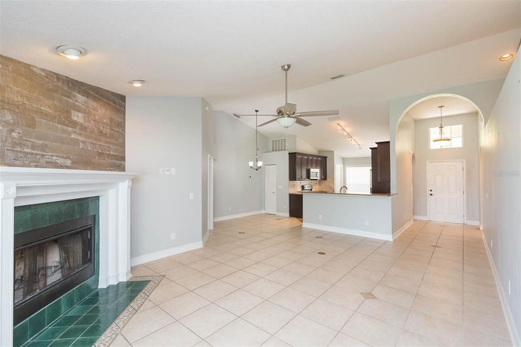 For Rent: $2,900 (4 beds, 2 baths, 1762 Square Feet)