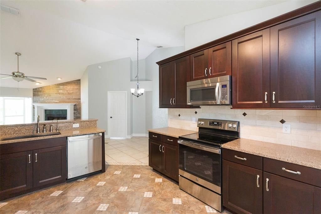 For Rent: $2,900 (4 beds, 2 baths, 1762 Square Feet)