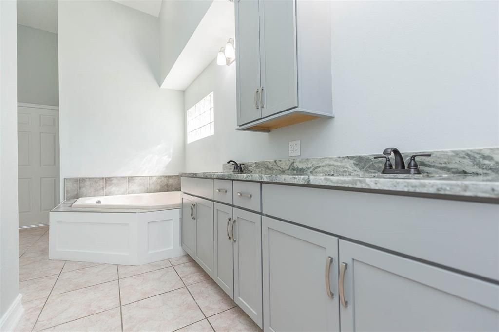 For Rent: $2,900 (4 beds, 2 baths, 1762 Square Feet)