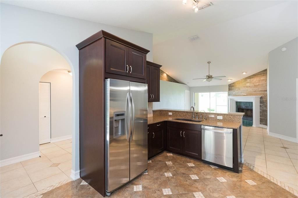 For Rent: $2,900 (4 beds, 2 baths, 1762 Square Feet)