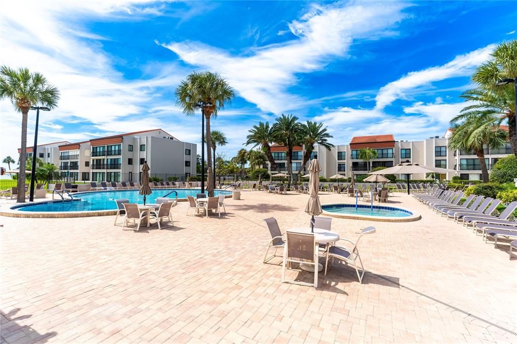 For Sale: $498,000 (2 beds, 2 baths, 1007 Square Feet)