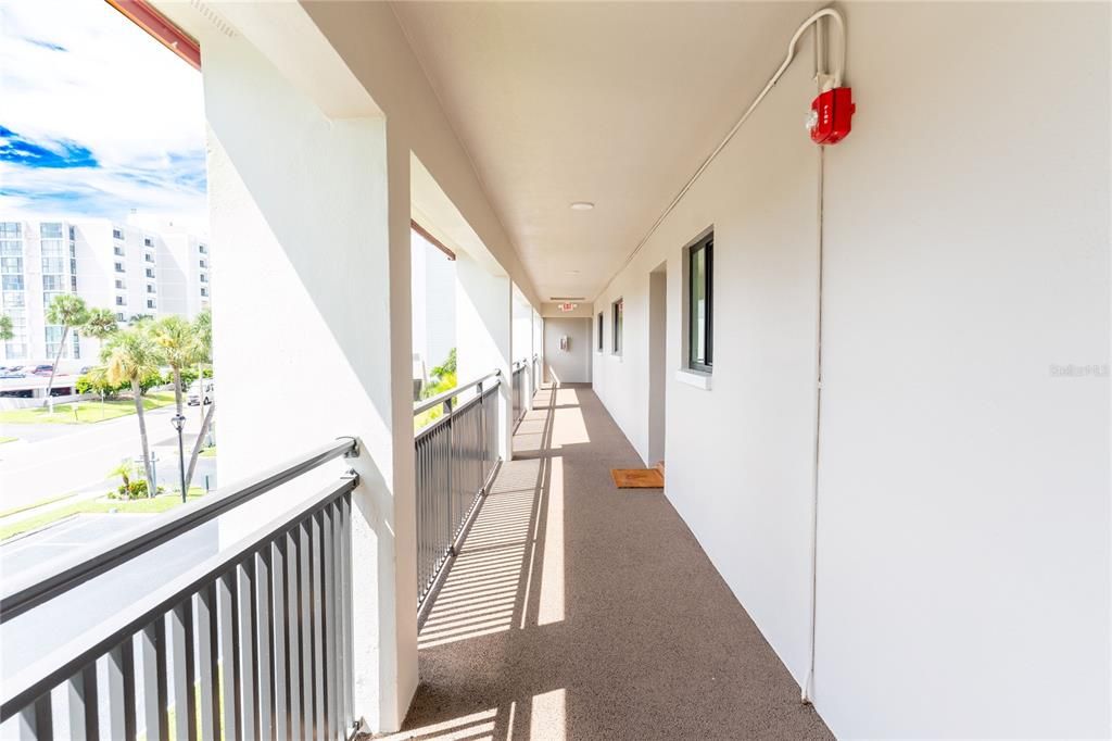 For Sale: $498,000 (2 beds, 2 baths, 1007 Square Feet)