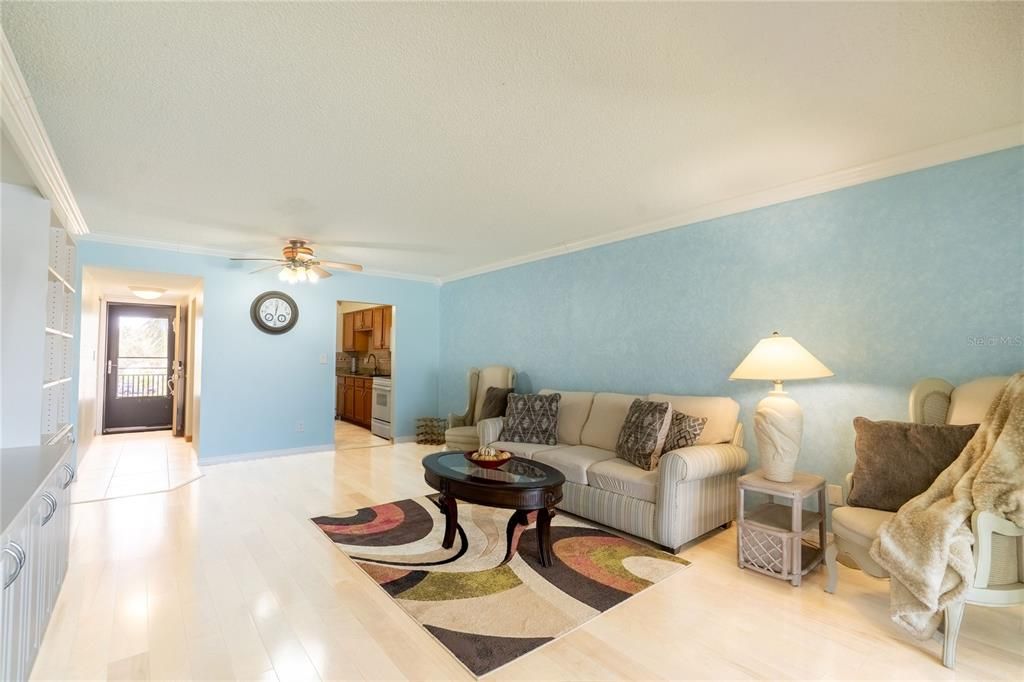 For Sale: $498,000 (2 beds, 2 baths, 1007 Square Feet)