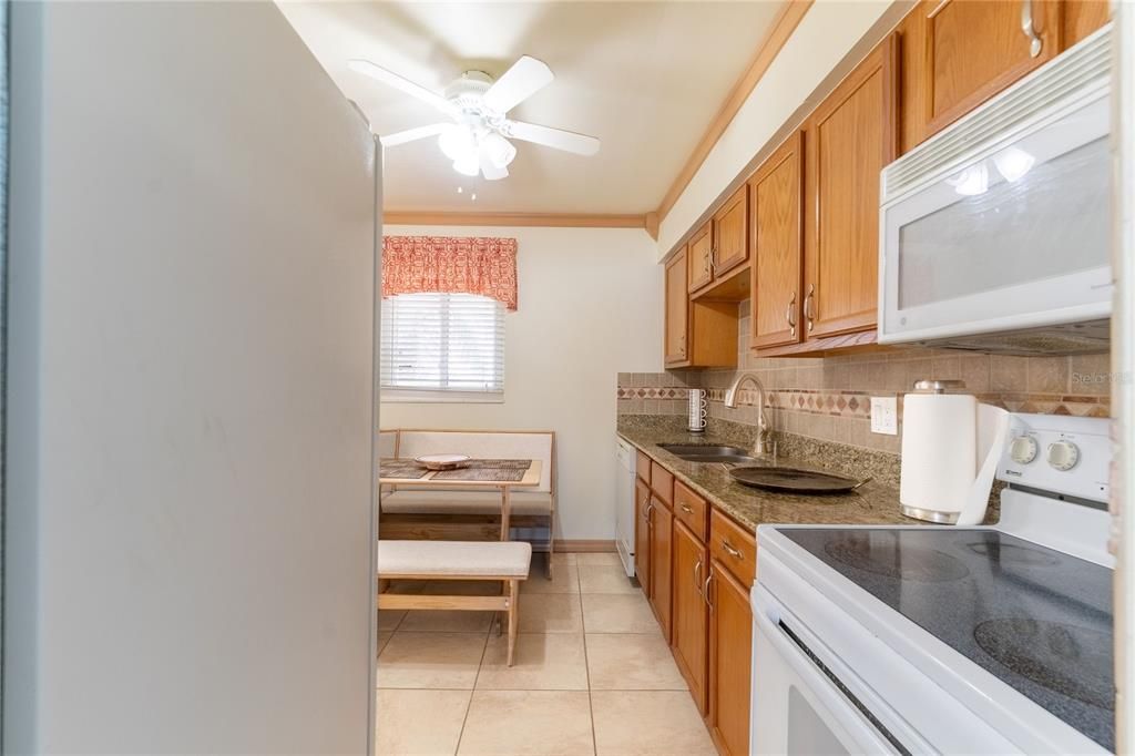 For Sale: $498,000 (2 beds, 2 baths, 1007 Square Feet)
