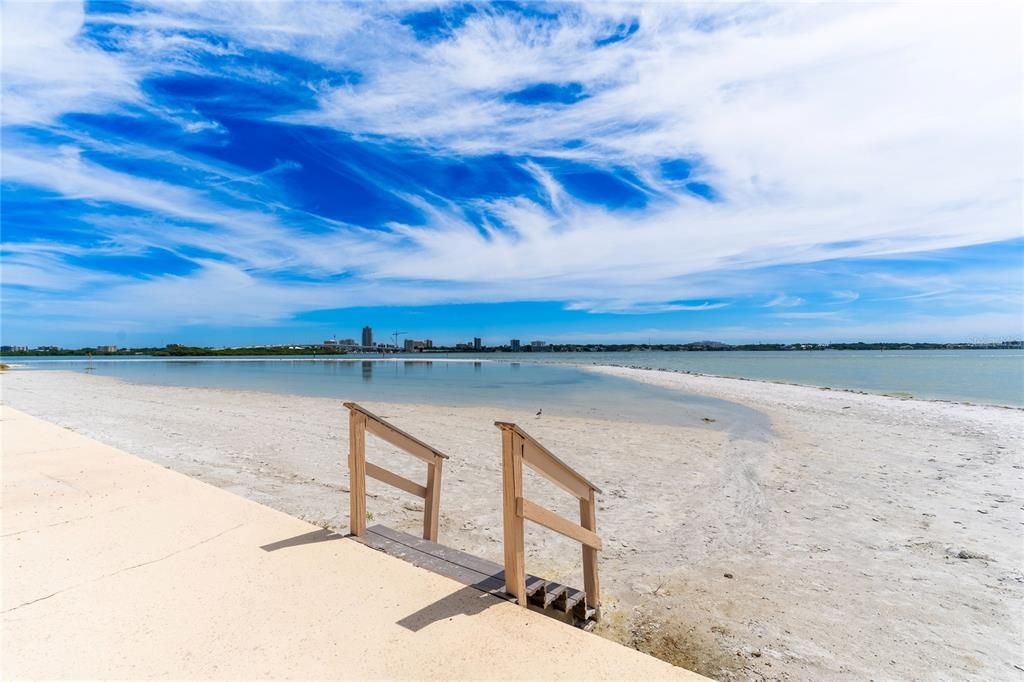For Sale: $498,000 (2 beds, 2 baths, 1007 Square Feet)