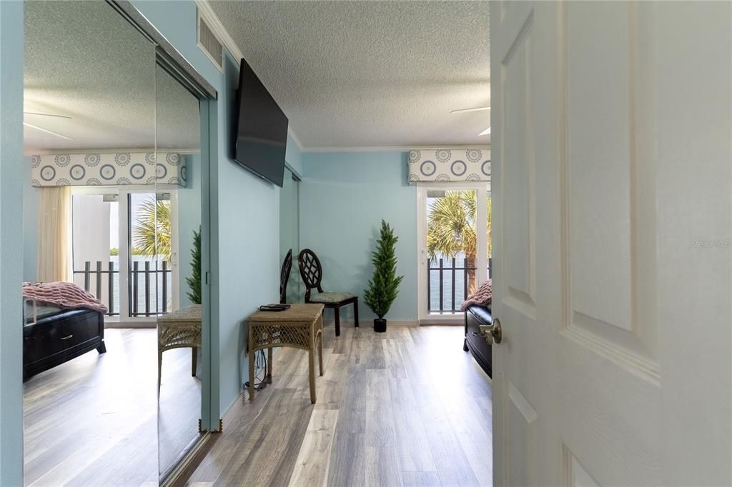 For Sale: $498,000 (2 beds, 2 baths, 1007 Square Feet)