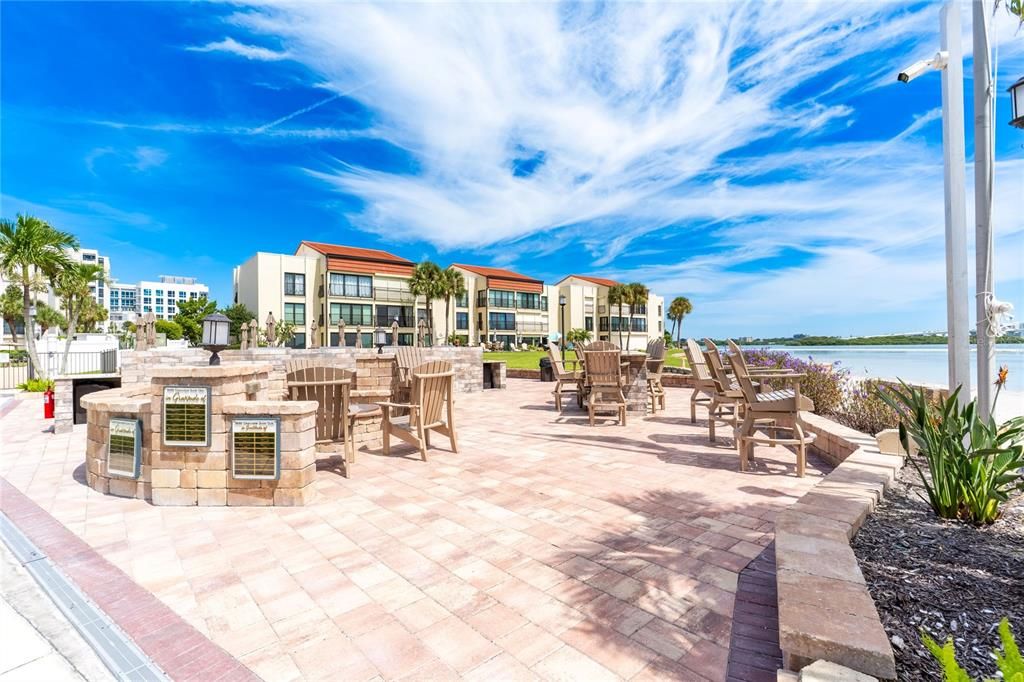 For Sale: $498,000 (2 beds, 2 baths, 1007 Square Feet)