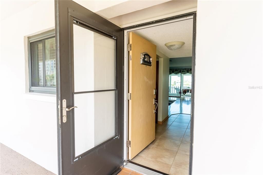 For Sale: $498,000 (2 beds, 2 baths, 1007 Square Feet)