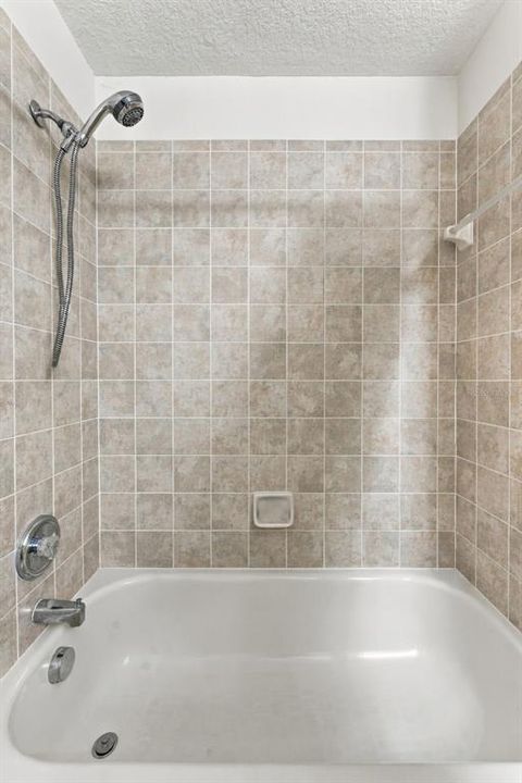 На продажу: $349,900 (3 спален, 2 ванн, 1920 Квадратных фут)