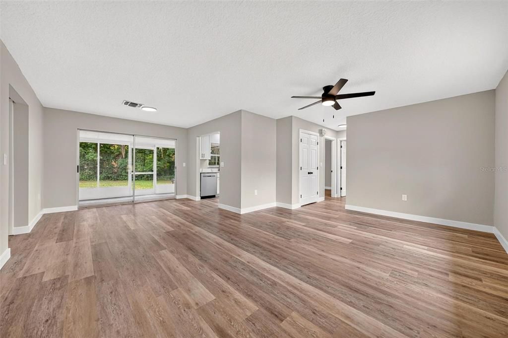 For Sale: $249,900 (4 beds, 2 baths, 1315 Square Feet)