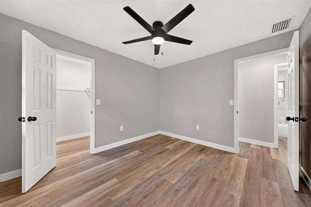 For Sale: $249,900 (4 beds, 2 baths, 1315 Square Feet)