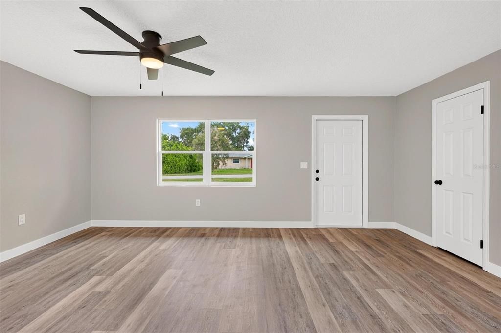For Sale: $249,900 (4 beds, 2 baths, 1315 Square Feet)