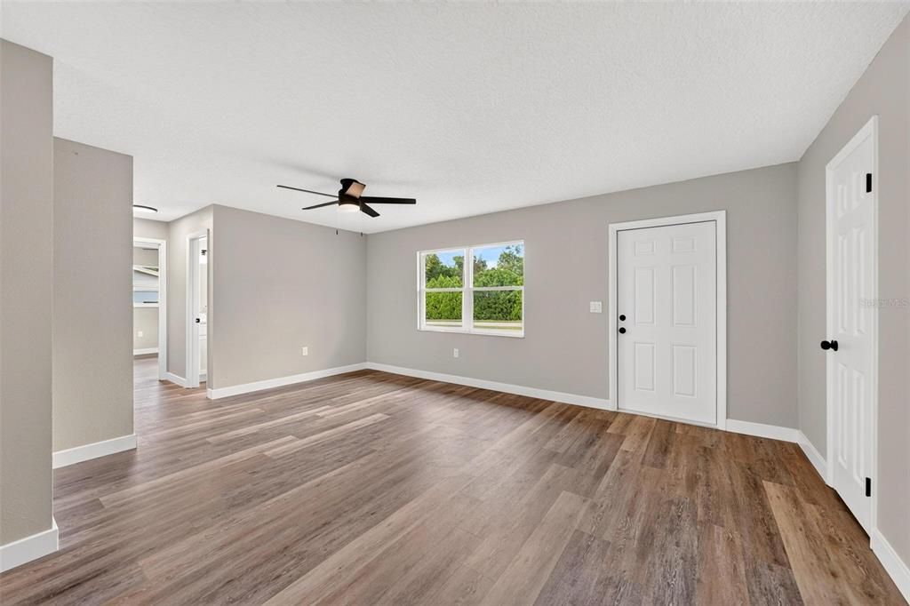 For Sale: $249,900 (4 beds, 2 baths, 1315 Square Feet)