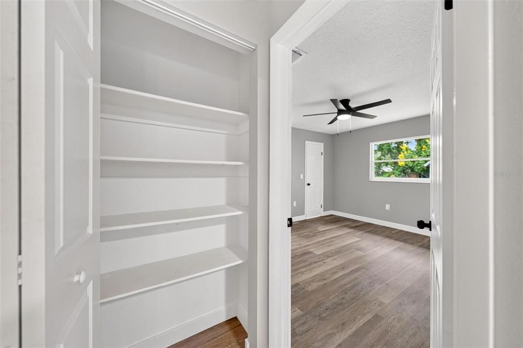 For Sale: $249,900 (4 beds, 2 baths, 1315 Square Feet)