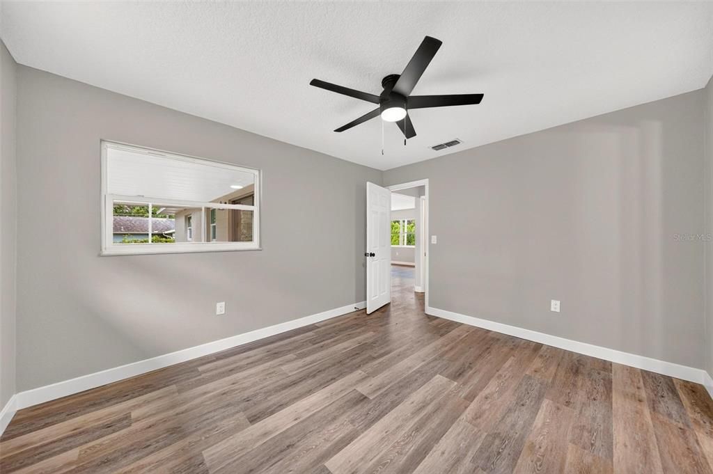 For Sale: $249,900 (4 beds, 2 baths, 1315 Square Feet)