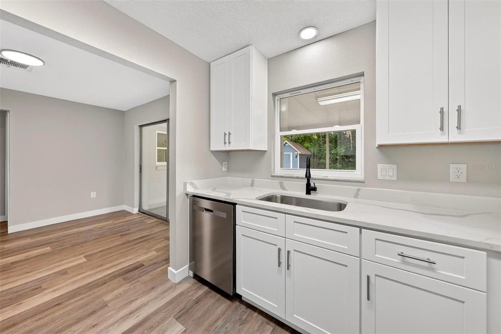 For Sale: $249,900 (4 beds, 2 baths, 1315 Square Feet)