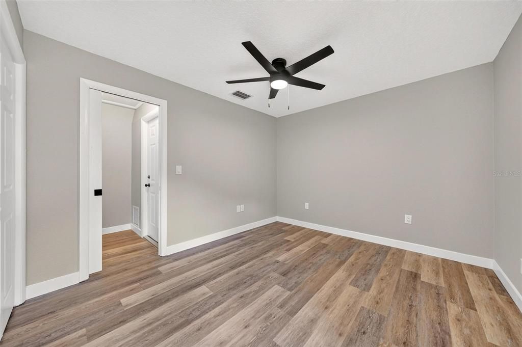 For Sale: $249,900 (4 beds, 2 baths, 1315 Square Feet)