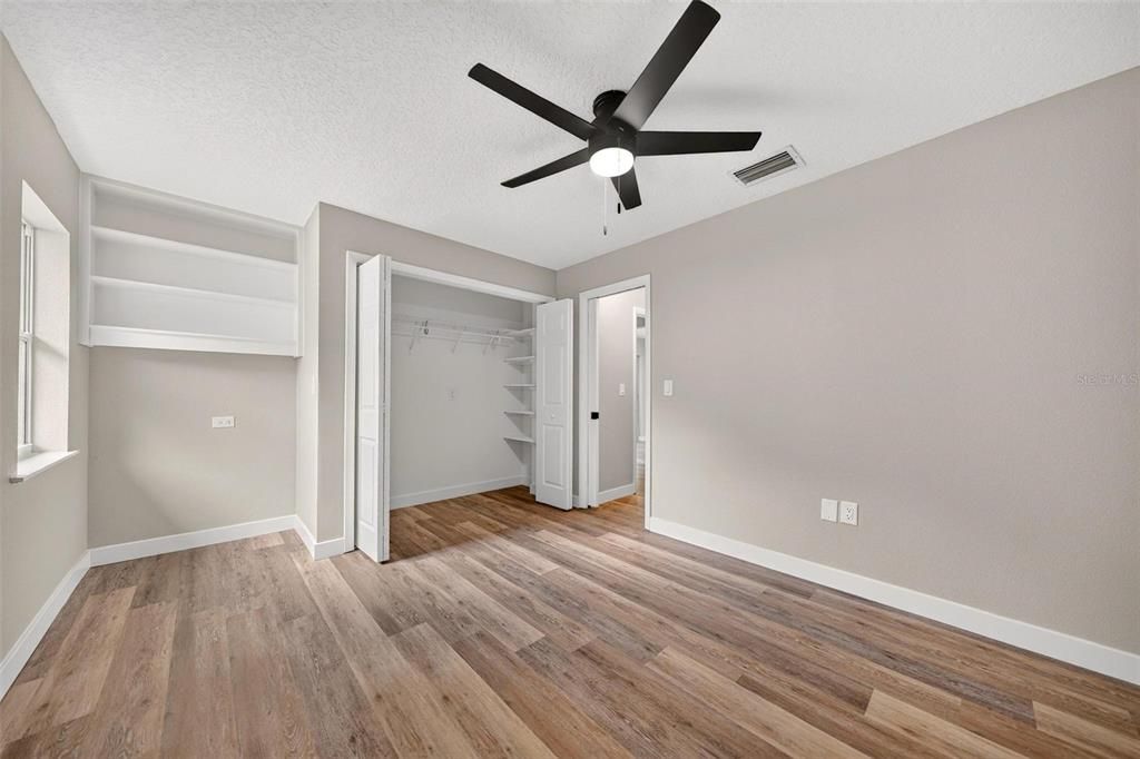 For Sale: $249,900 (4 beds, 2 baths, 1315 Square Feet)