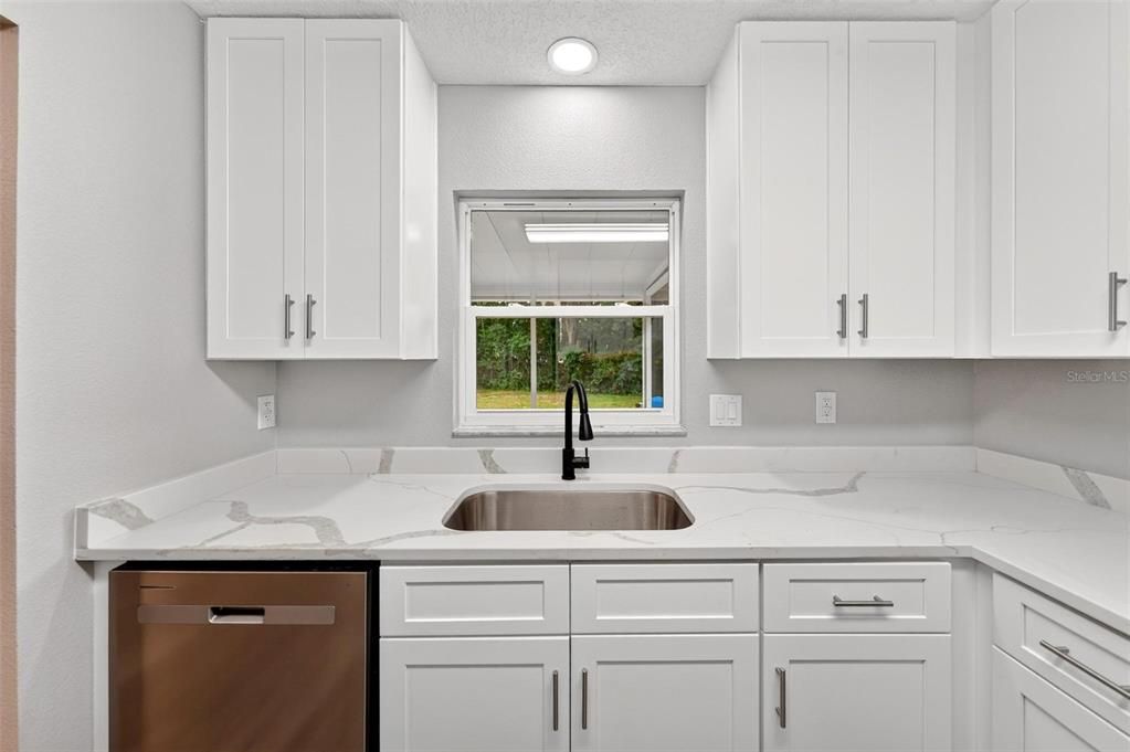 For Sale: $249,900 (4 beds, 2 baths, 1315 Square Feet)