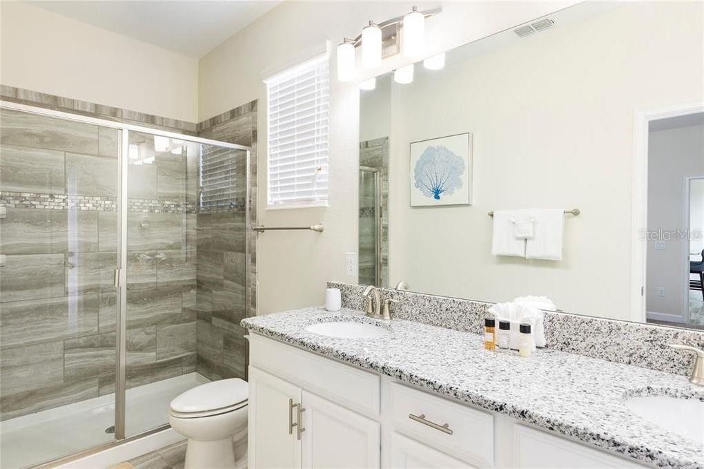 For Sale: $600,000 (5 beds, 5 baths, 3081 Square Feet)