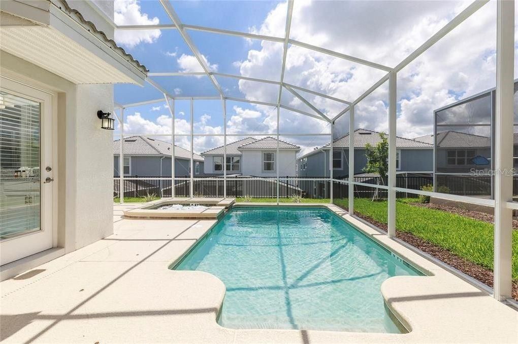 For Sale: $600,000 (5 beds, 5 baths, 3081 Square Feet)
