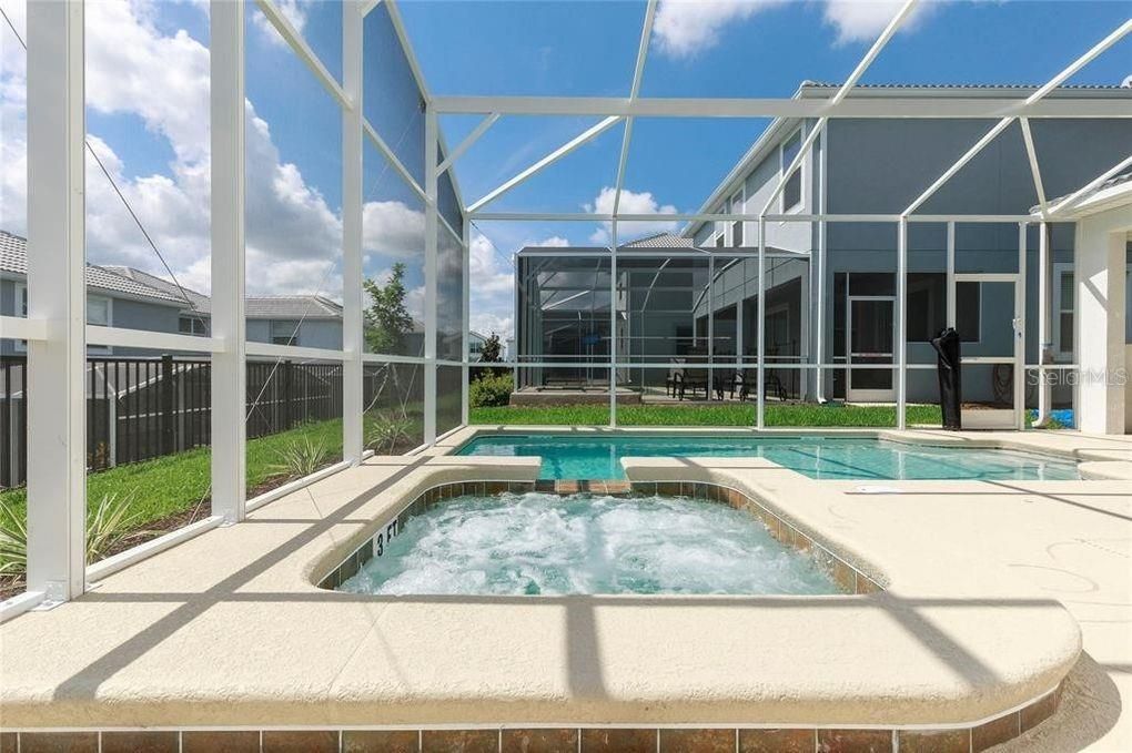 For Sale: $600,000 (5 beds, 5 baths, 3081 Square Feet)