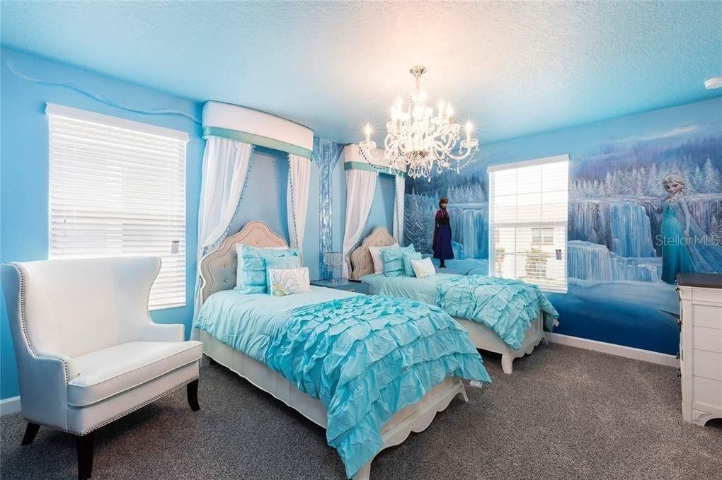For Sale: $600,000 (5 beds, 5 baths, 3081 Square Feet)
