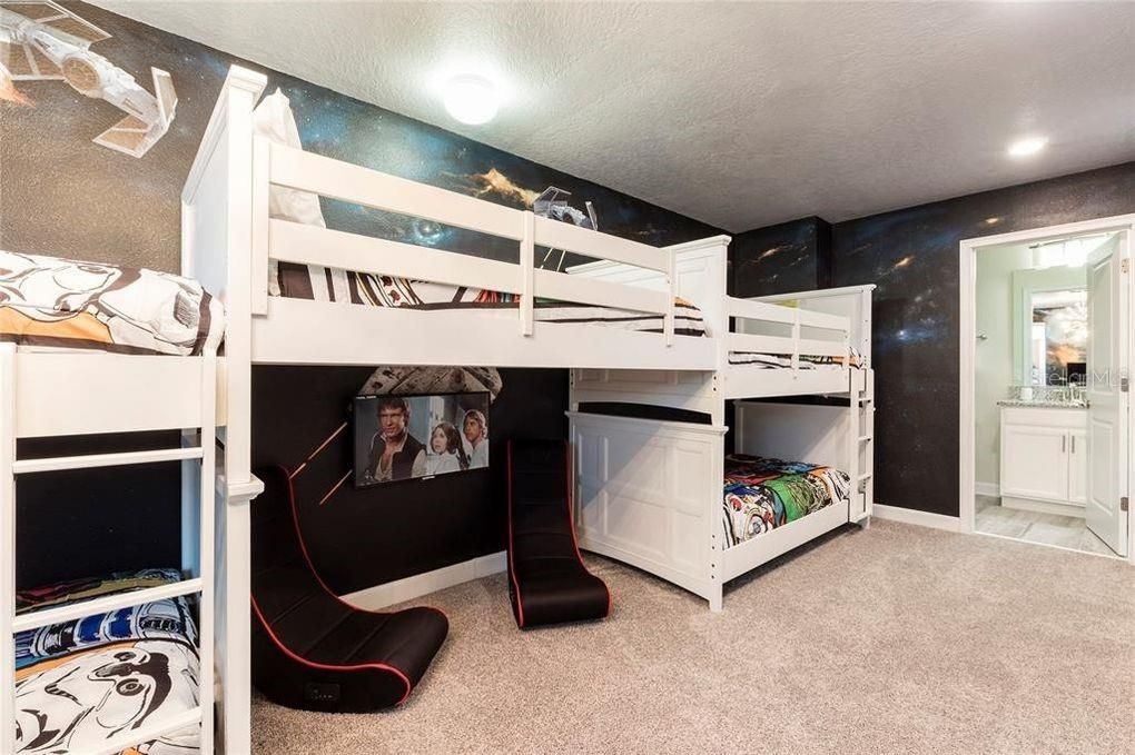For Sale: $600,000 (5 beds, 5 baths, 3081 Square Feet)