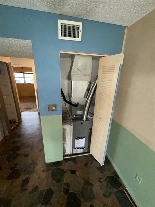 For Sale: $59,000 (1 beds, 1 baths, 790 Square Feet)